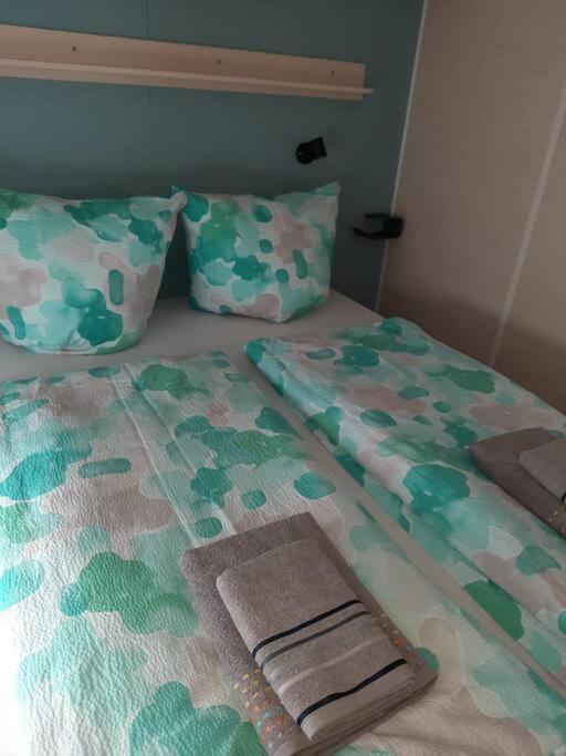 Chalets Mercure Am Wallersee Zum Vermieten Helming Exteriör bild