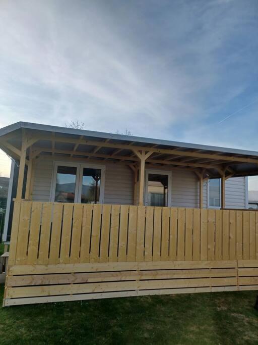 Chalets Mercure Am Wallersee Zum Vermieten Helming Exteriör bild